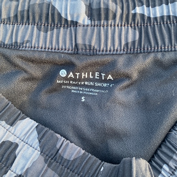 Athleta Racer Run Shorts 4” size Small - Picture 2 of 4